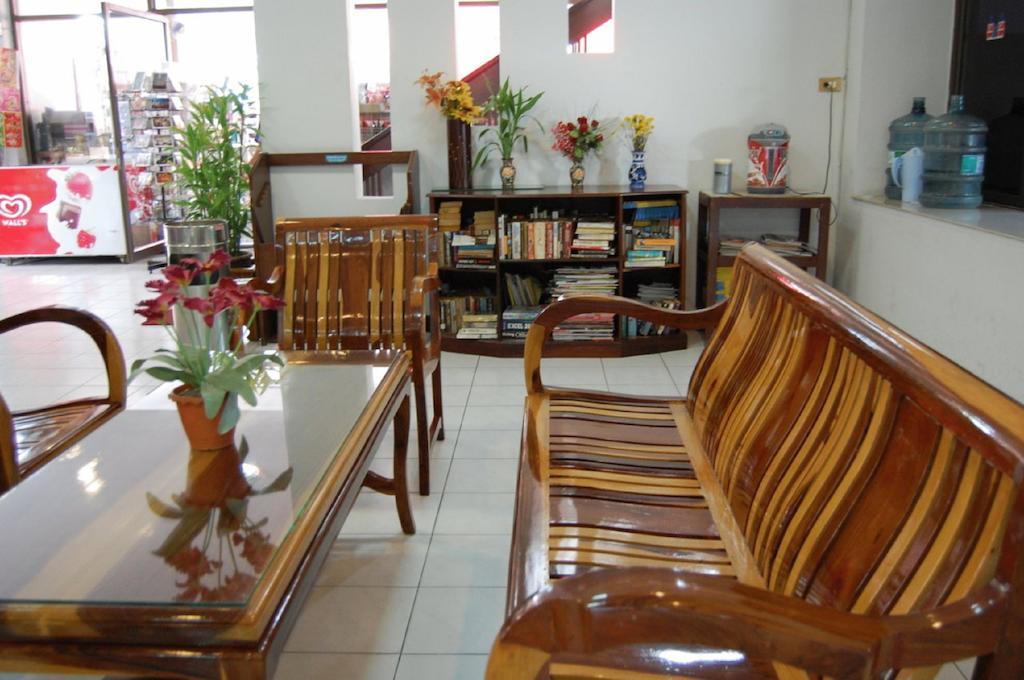 วีระชัย คอร์ต Hostel เชียงใหม่ ภายนอก รูปภาพ