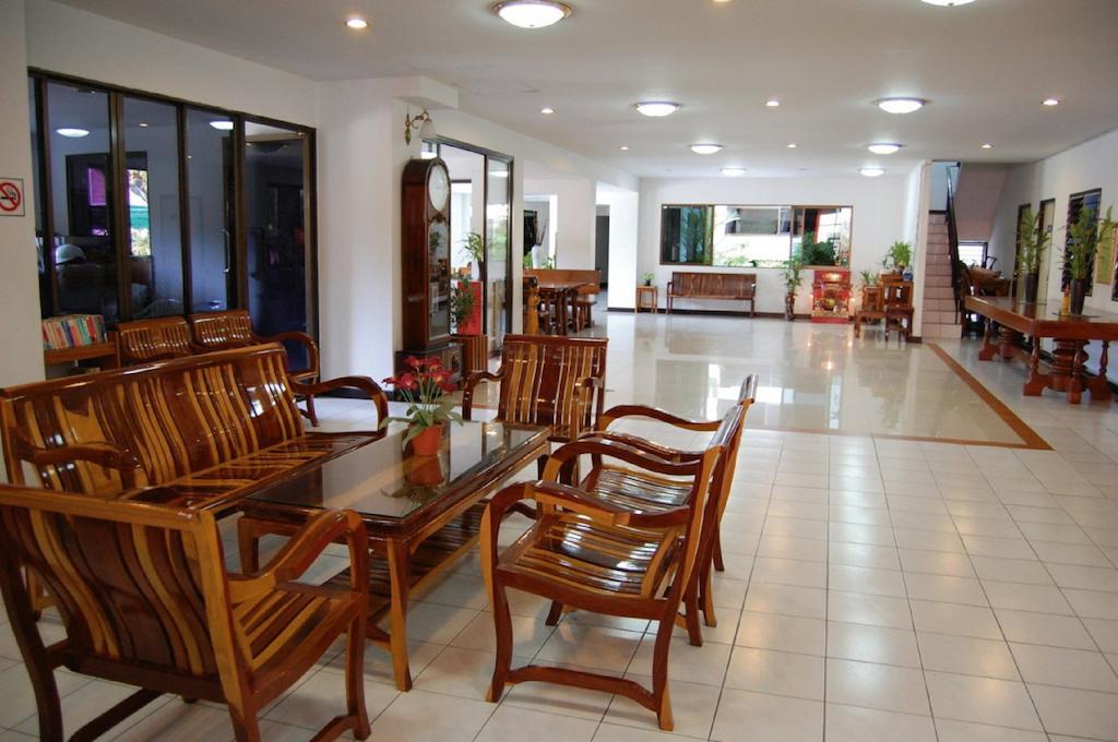 วีระชัย คอร์ต Hostel เชียงใหม่ ภายนอก รูปภาพ