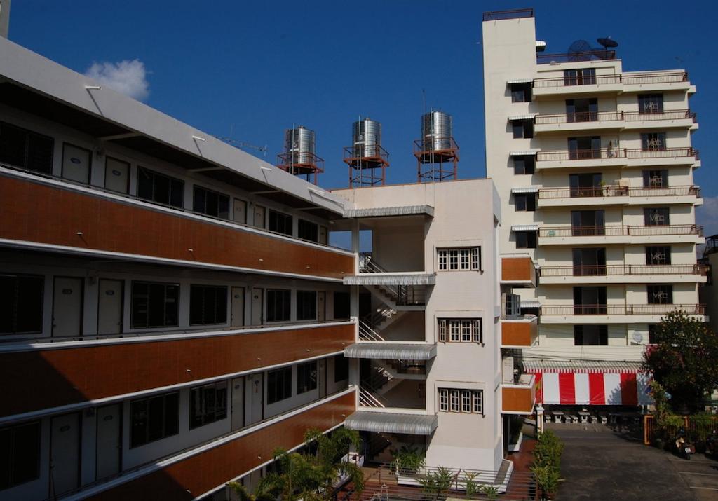 วีระชัย คอร์ต Hostel เชียงใหม่ ภายนอก รูปภาพ